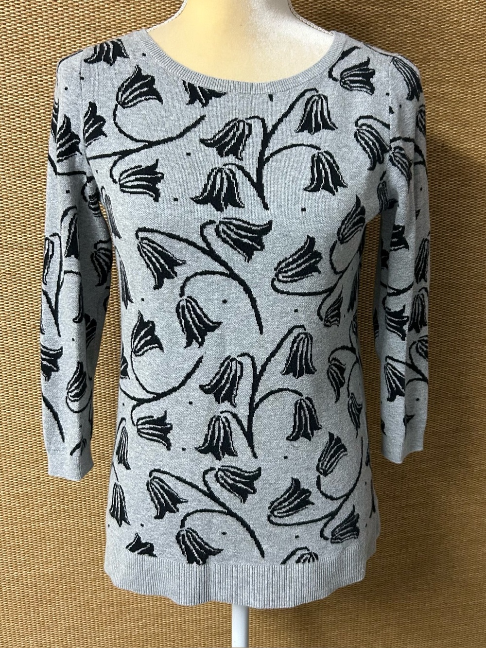 Loft Outlet Sweater Womens Small Gray Black Floral